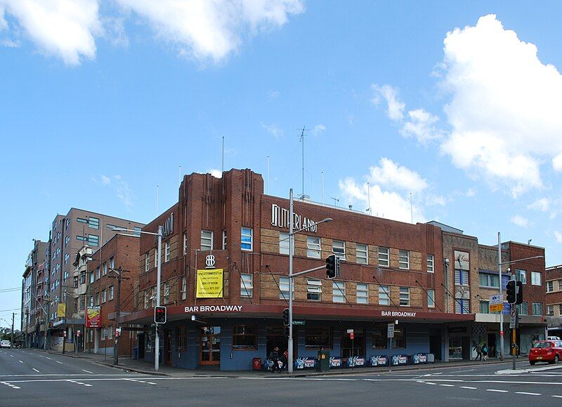 File:Sutherlands Hotel, Chippendale.JPG