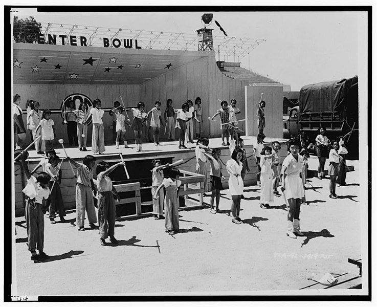 File:TemporaryDetentionCampsJapaneseAmericansFresnoAssemblyCenters.jpg