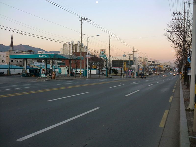 File:Wonhyo-ro, Gyeongsan.JPG