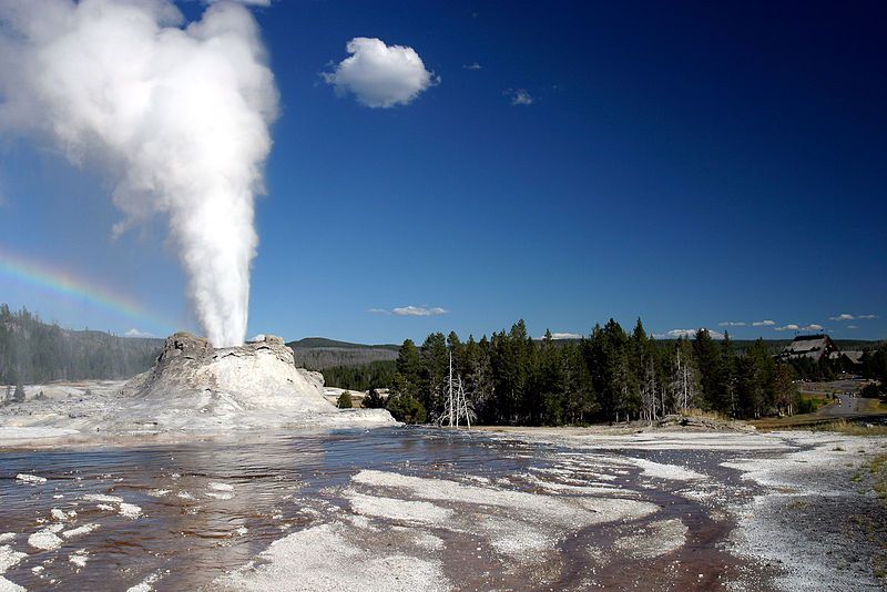 File:Castle Geyser (3678669019).jpg