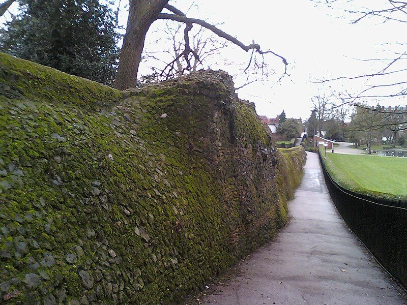 File:Castle Park wall.jpg