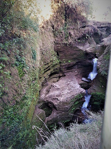 File:Davis Falls-Pokhara 03.jpg