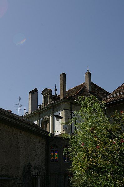 File:Dully château.jpg