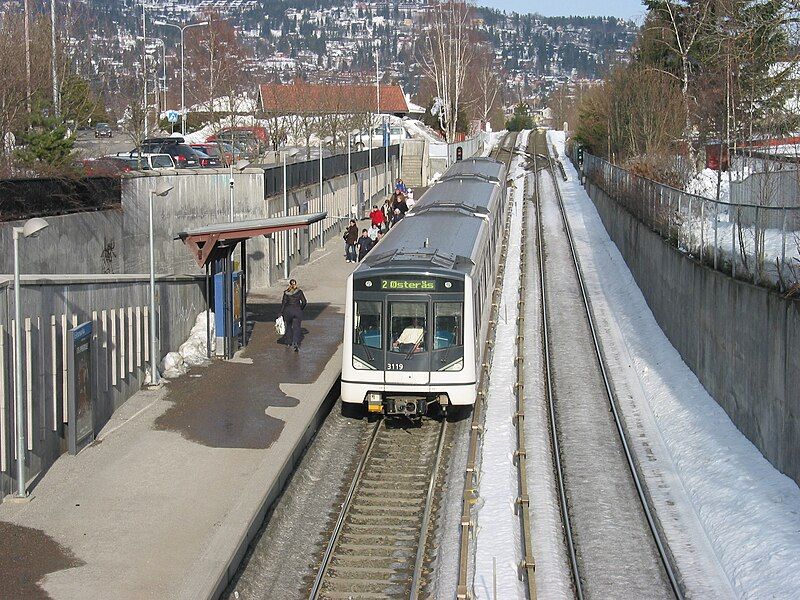 File:Eiksmarka station 1.jpg