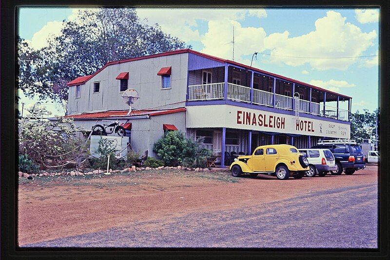 File:Einasleigh Hotel (2003).jpg