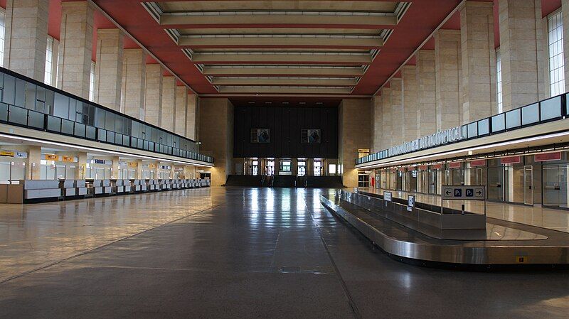 File:Flughafen Tempelhof (5846598962).jpg