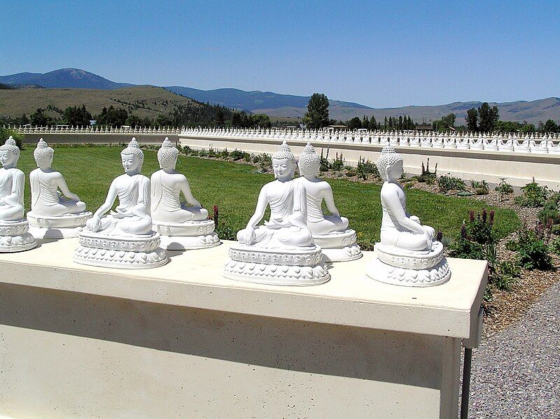 File:Garden1000Buddhas9.JPG