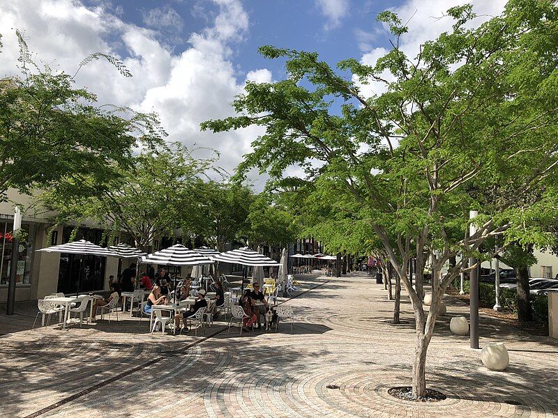 File:Giralda Plaza.jpg