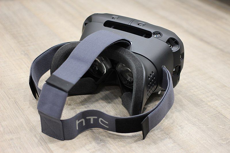 File:HTC Vive (2).jpg