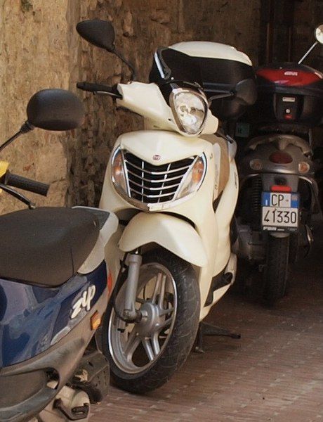 File:Malaguti Centro scooter.jpg