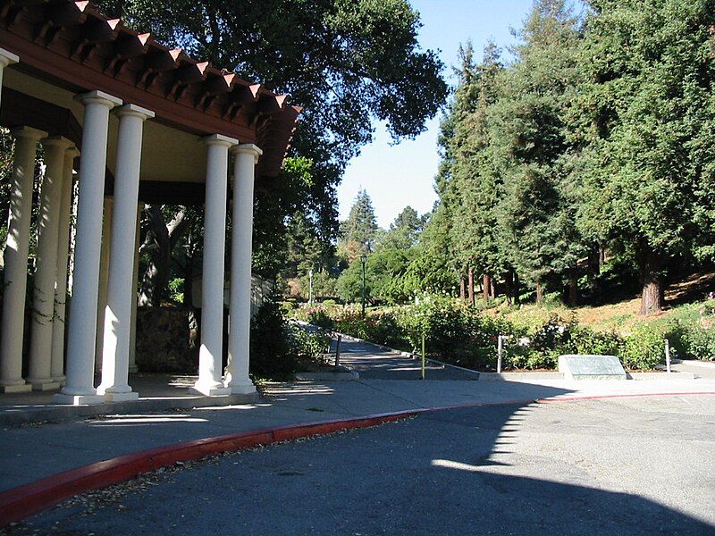 File:MorcomRoseGarden entrance.JPG