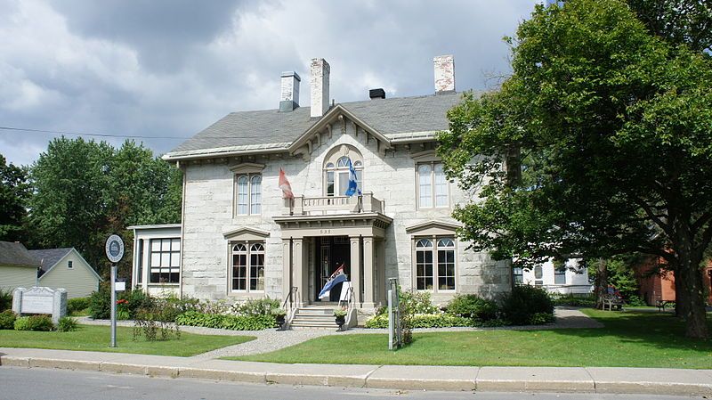 File:Musée Colby-Curtis Front.JPG