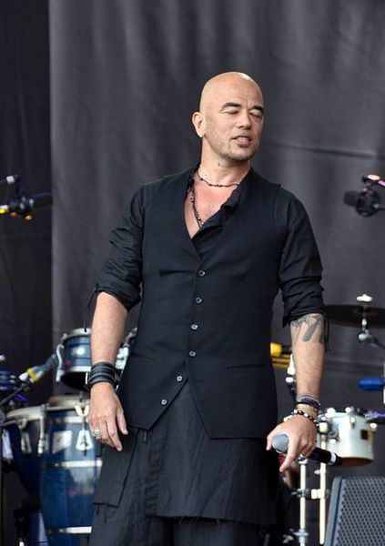 File:Pascal Obispo 2011.jpg