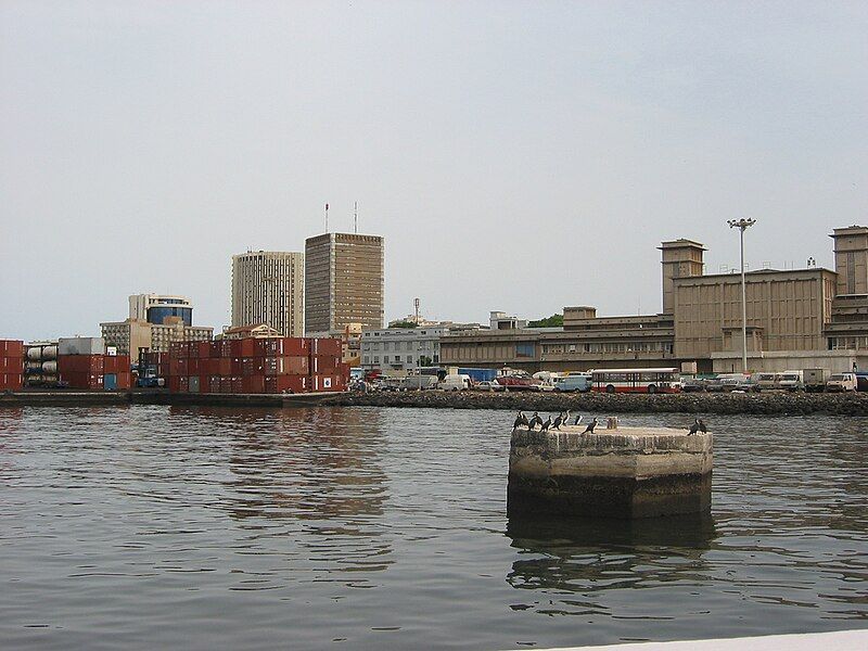 File:PortDakar3.jpg