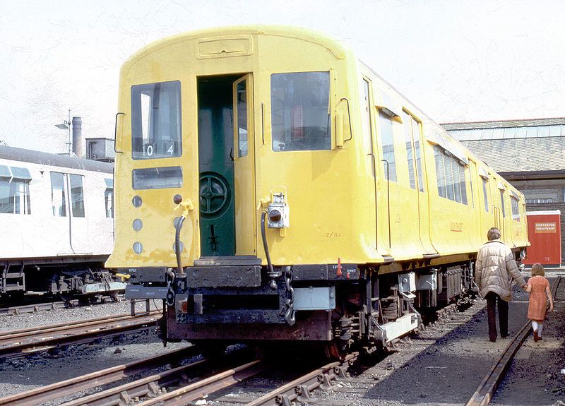 File:Q38-stock-yellow-Acton-Works-open-day-1983.jpg