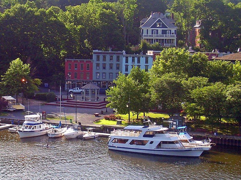 File:Rondout-West Strand.jpg