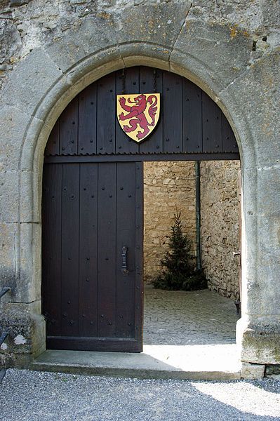 File:Schloss Habsburg-2.jpg