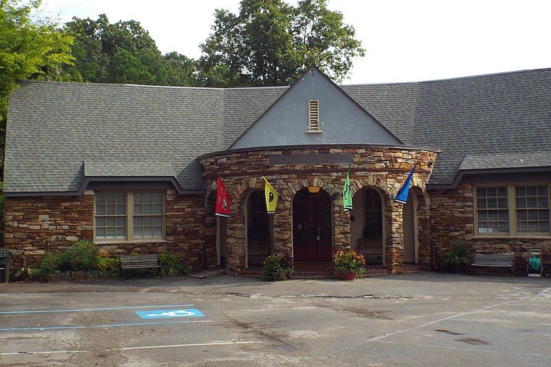 File:Signal Mountain Elementary.JPG