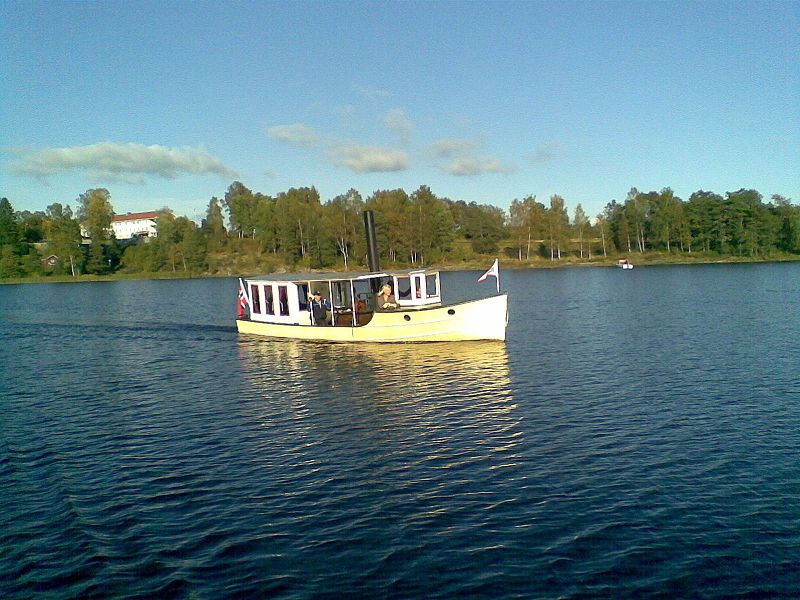 File:Sommer og dampbåt.jpg