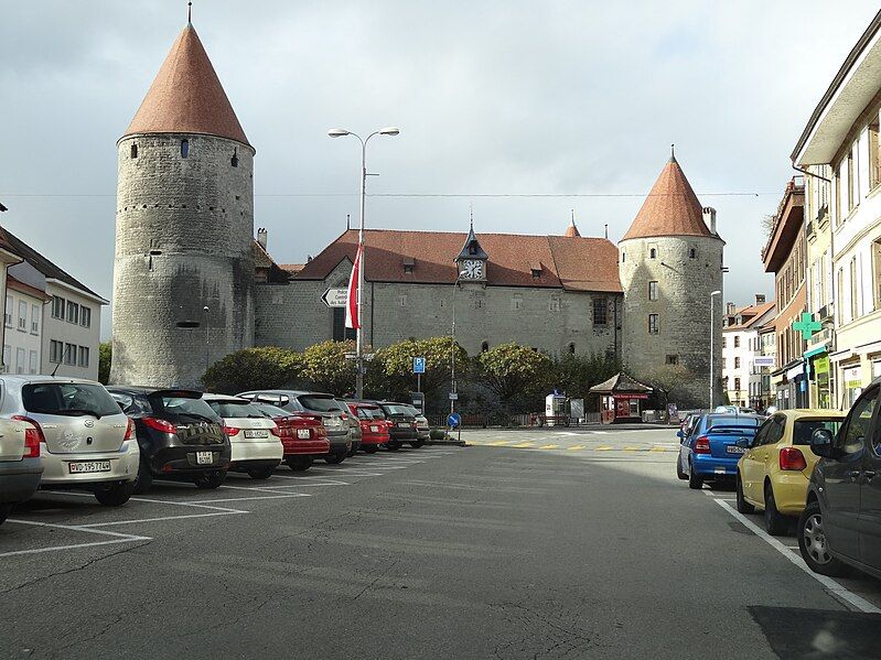 File:Yverdon-les-Bains Castle.jpg