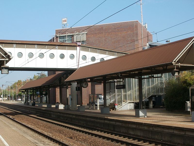 File:20111024Bahnhof Hockenheim.jpg