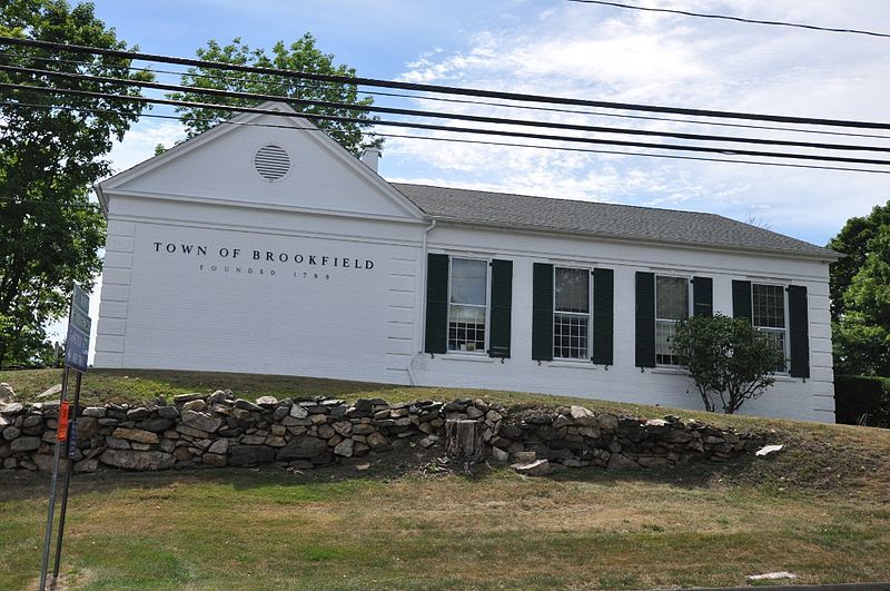 File:BrookfieldCT TownOffices.jpg