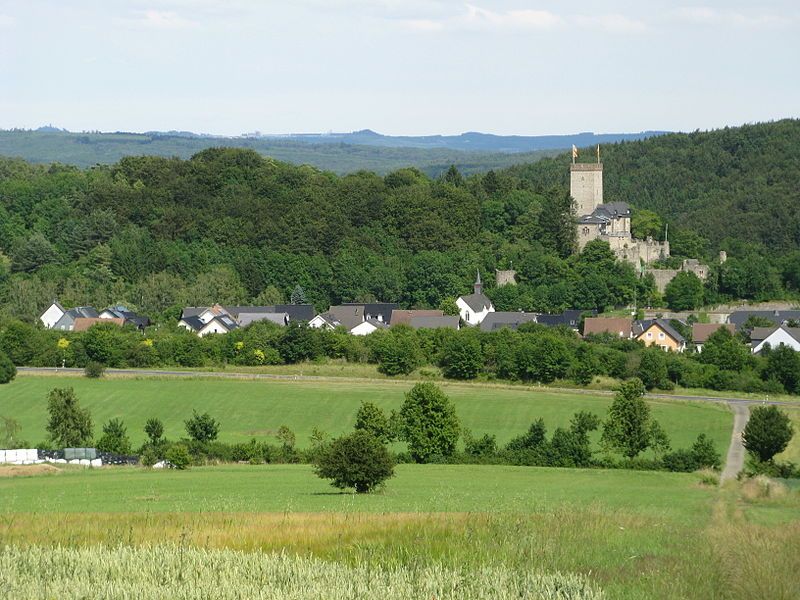 File:Burg Kerpen Eifelsteig.JPG