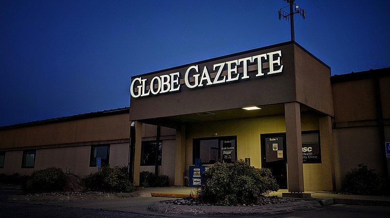 File:Globe sign.jpg