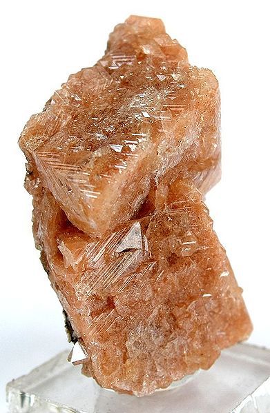 File:Gmelinite-Na-Chabazite-Ca-153536.jpg