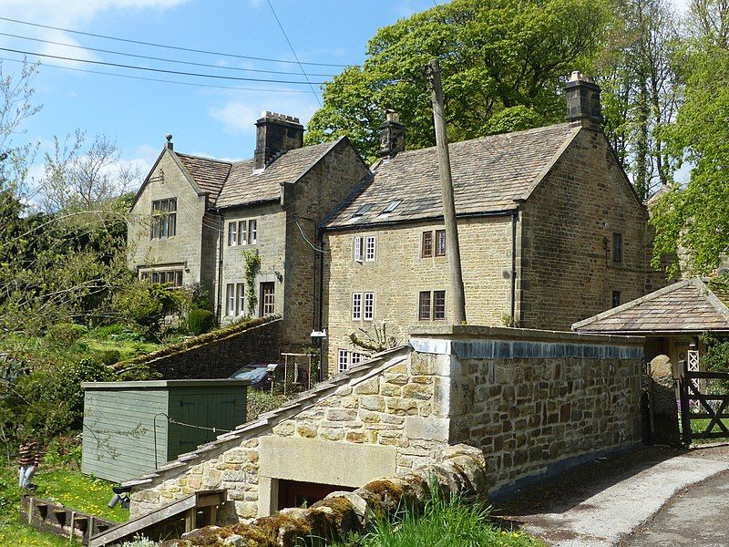 File:Highcliffe Farm, Eyam.jpg