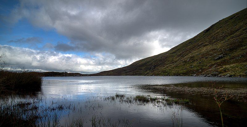 File:Kelly's Lough, Lugnaquilla.jpg