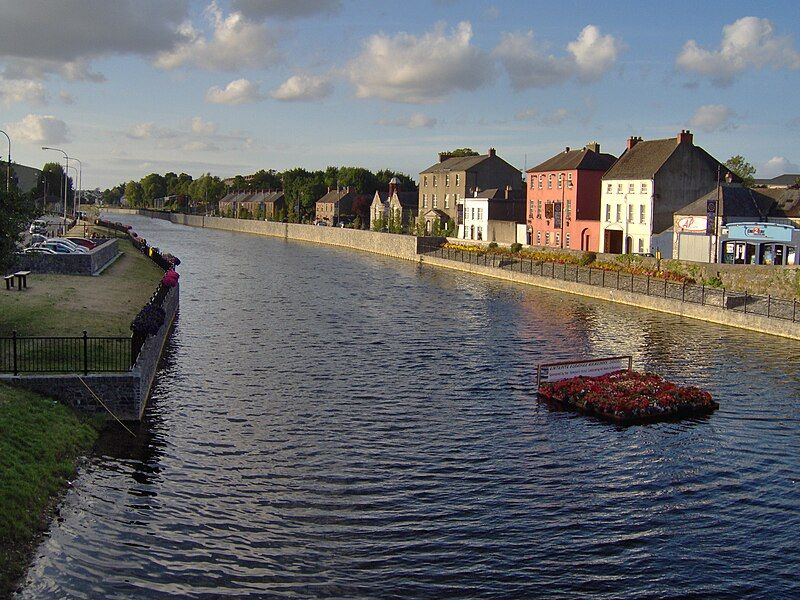 File:Kilkenny river.JPG