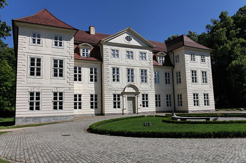 File:Mirow Schloss.jpg