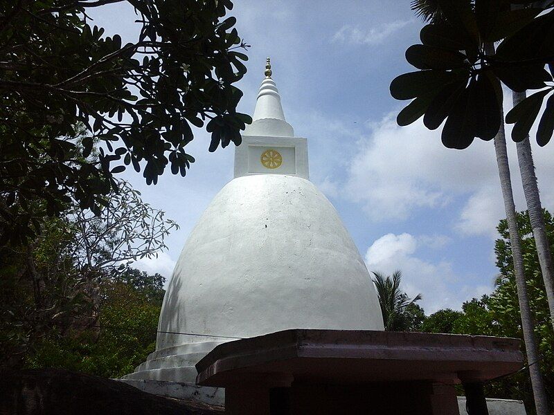 File:Mulgirigala Vihara.jpg