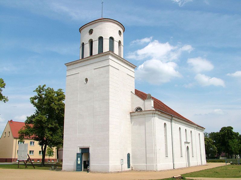 File:Neuhardenberg Schinkelkirche.jpg