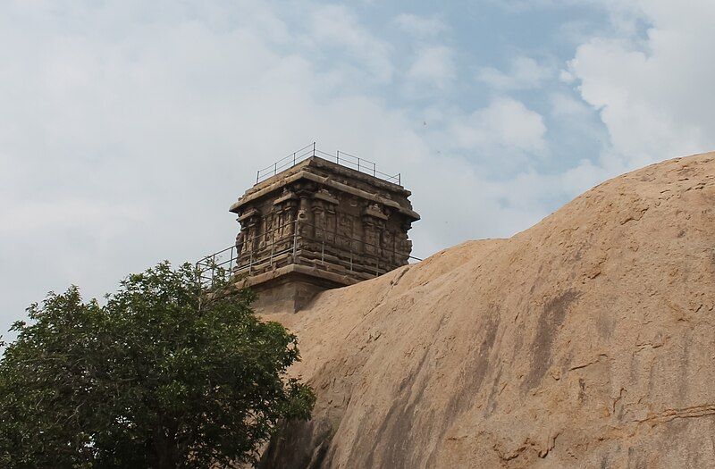 File:Olakkaneesway Temple.jpg