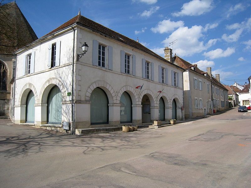 File:Ouanne-Mairie.jpg