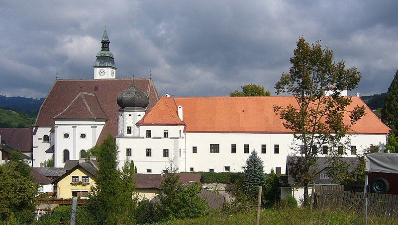 File:Scheibbs schloss.jpg