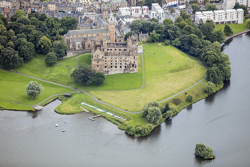 File:Scotland-2016-Aerial-Linlithgow Palace.jpg