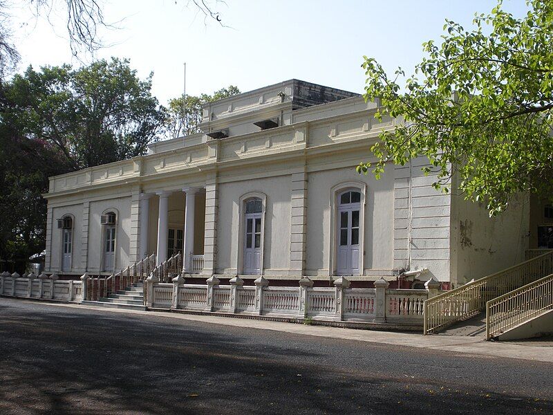 File:SukhnivasPalace.JPG