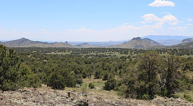 File:Summer Coon Volcano.JPG