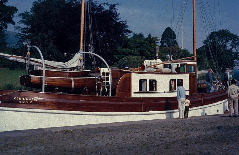 File:Yacht Genie Maris.jpg