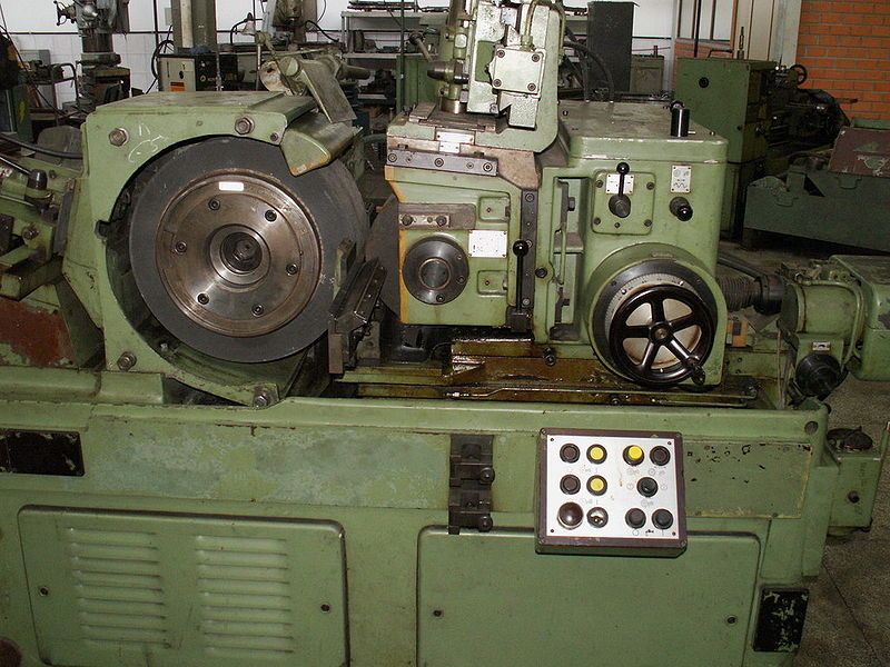 File:Centerless cylindrical grinder.jpg