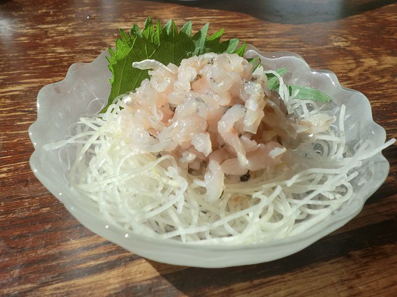 File:Etsu sashimi.JPG