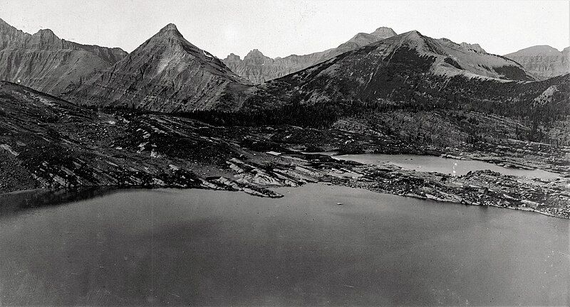 File:Gyrfalcon Lake.jpg