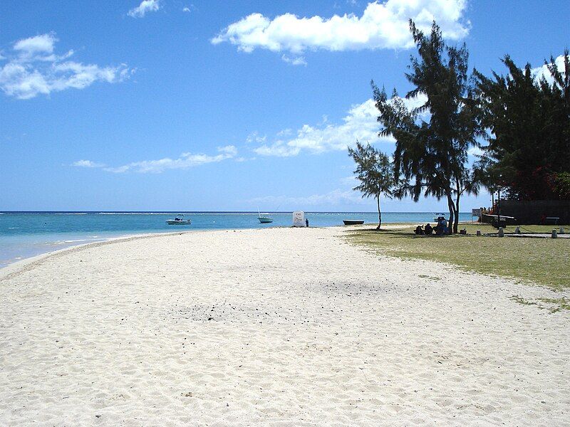 File:La-preneuse-beach-mauritius.jpg