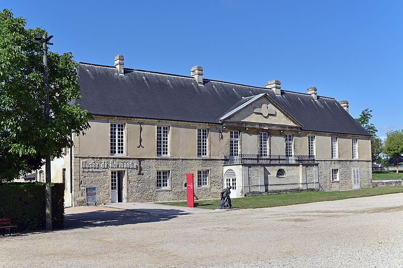 File:Logis-du-gouverneur-du-chateau-de-Caen-DSC0-1324.jpg