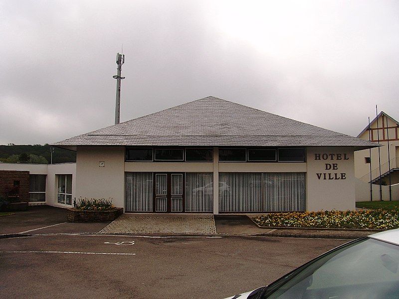 File:MairieJullouville.JPG