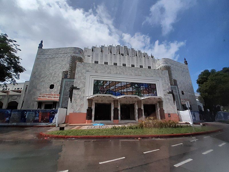 File:Manila Metropolitan Theaterjwilz.jpg