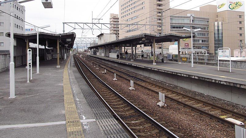 File:Meitetsu-Mikawa-line-Toyotashi-station-platform-20150503-162634.jpg